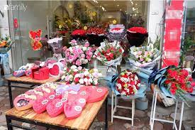 VIDEO: Thị trường hoa, tặng phẩm trước ngày Valentine